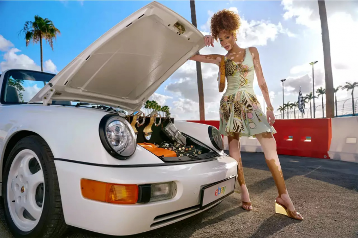Не лихие девяностые: этот винтажный Porsche 911 снова попал на пик моды