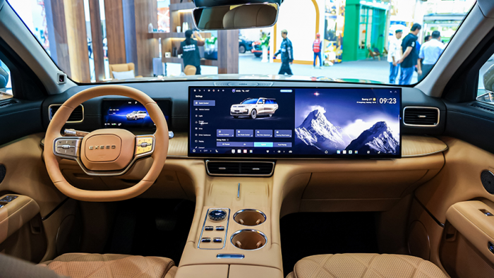 Новый большой кроссовер Exeed ET8 появится в России