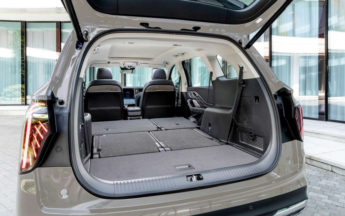 Полный привод, 7 мест, автомат как у Лексуса: чем удивил недорогой, но комфортный премиум