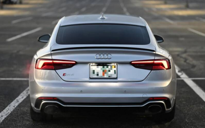 Почему на старых немецких машинах правое зеркало короче левого