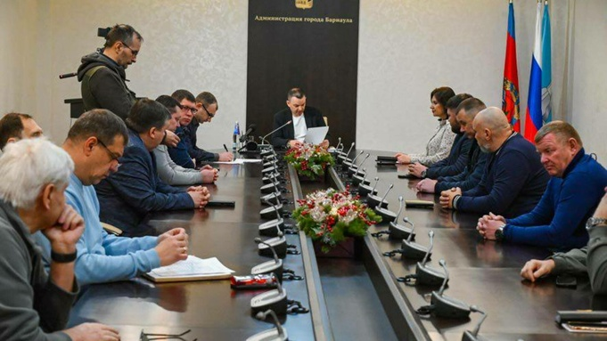 Барнаульских перевозчиков отчитали за плохую работу в аномальные морозы