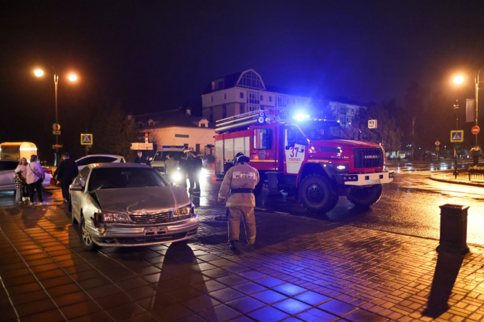 Не смутил даже ребёнок: Толпа напала на москвича, остановив его машину на дороге. Причина конфликта очень странная