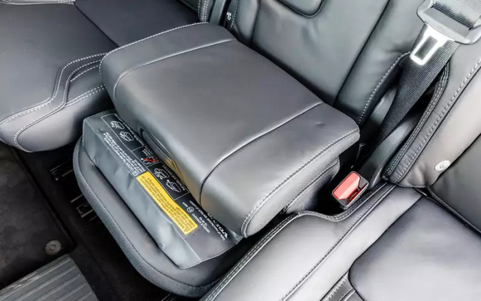 Словно в дорогой яхте! Как едет и сколько стоит премиум не из Китая?