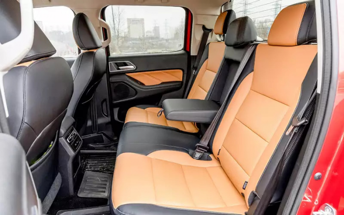 Внедорожники за 4 млн: сравнили новый китайский и японский с пробегом