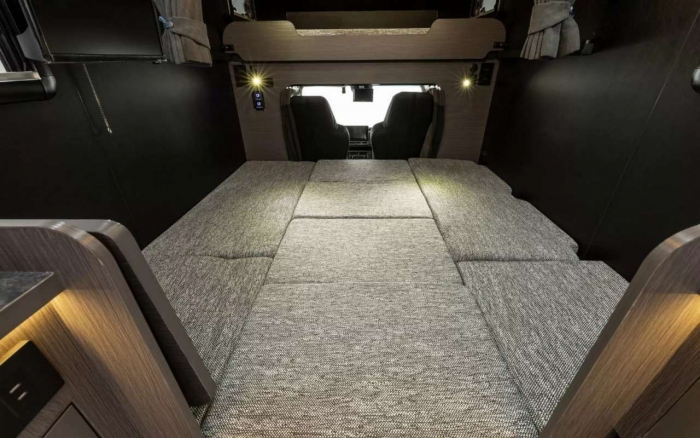 Автодом, в котором есть всё, что нужно для жизни на природе