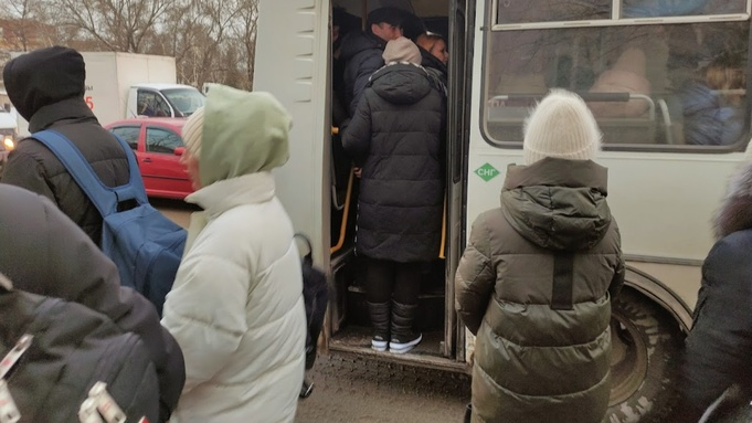 "Невозможно дышать": Пассажиры автобусов Бийска задыхаются табачным дымом из-за водителей