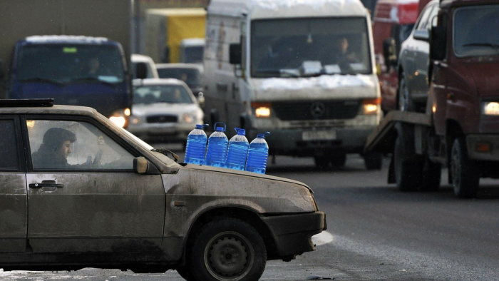 Где покупать «незамерзайку» - на дороге или в магазине