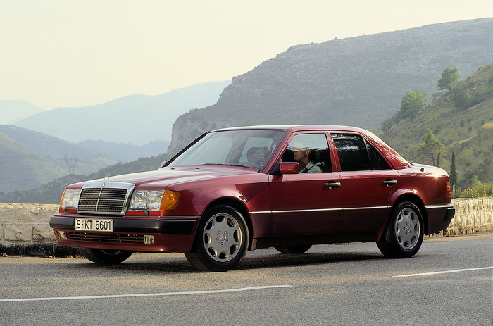 40 лет Mercedes-Benz E-Class W124. Выдающийся дизайн, передовые технологии, немыслимая надежность — этот автомобиль создал класс имени себя