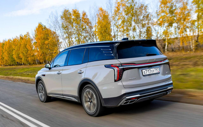 Полный привод, 7 мест, автомат как у Лексуса: чем удивил недорогой, но комфортный премиум