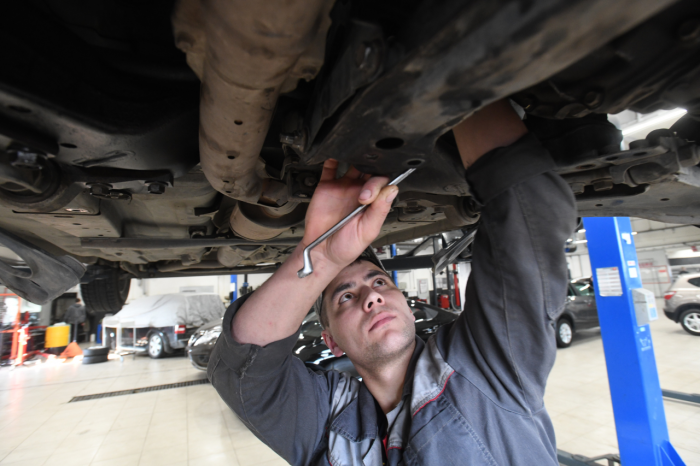 Правила техобслуживания автомобиля в 2026 году. Нужно ли проходить, сколько стоит и как не стать жертвой обмана