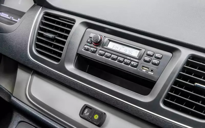 Дизель, механика, задний привод — добротный фургон подешевел на 300 тысяч