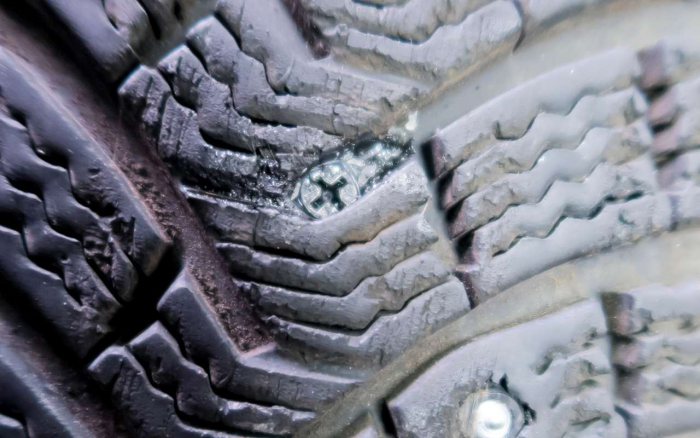 Чем заделать прокол: проверили 4 технологии самостоятельного ремонта шин