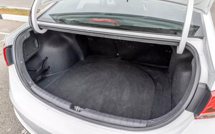 Лада Искра против конкурентов — большой тест недорогих седанов