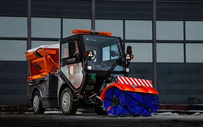 Швейцарский нож на колесах — одна машина взамен бригады дворников и парка техники