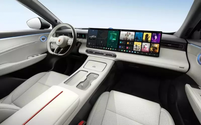 Стартовали продажи крупного и богато оснащенного кроссовера всего за 2 млн рублей