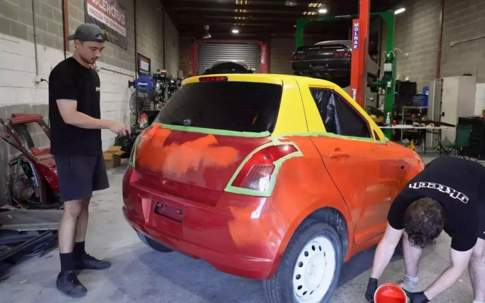 Старый Suzuki превратили в «игрушечное» купе с настоящим огнеметом