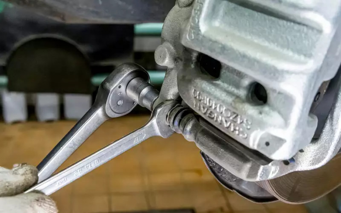 Тест-ремонт китайского кроссовера: почему в сервисе дорого и как сэкономить