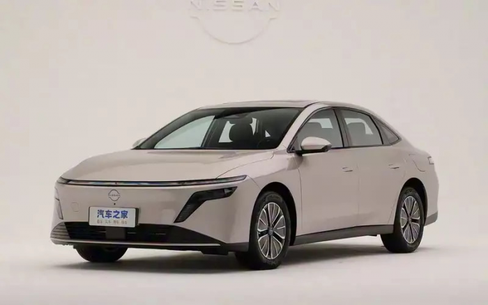 Nissan представил достойного конкурента Camry с ценой чуть дороже миллиона