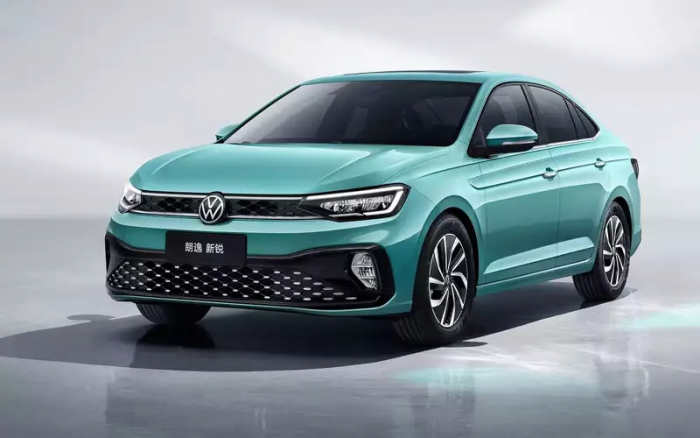 В России появился надежный и просторный седан Volkswagen дешевле Весты