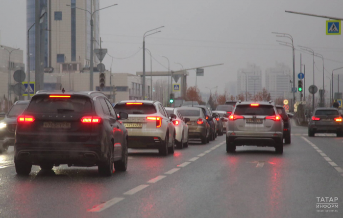 «Иначе будем сидеть в пробках»: Минниханов поручил развивать общественный транспорт