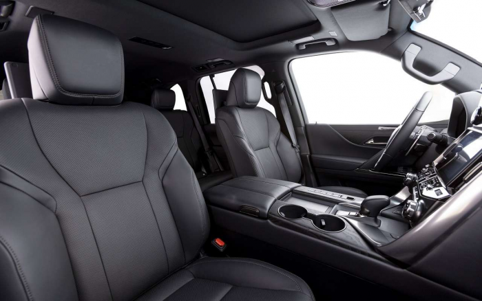 В России начались продажи люксовой версии нового Лэнд Крузера: сколько стоит?