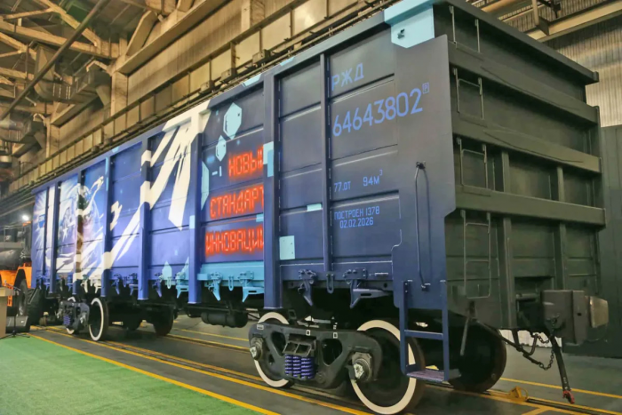 В России начался начался серийный выпуск полувагона новой модели с повышенной грузоподъёмностью