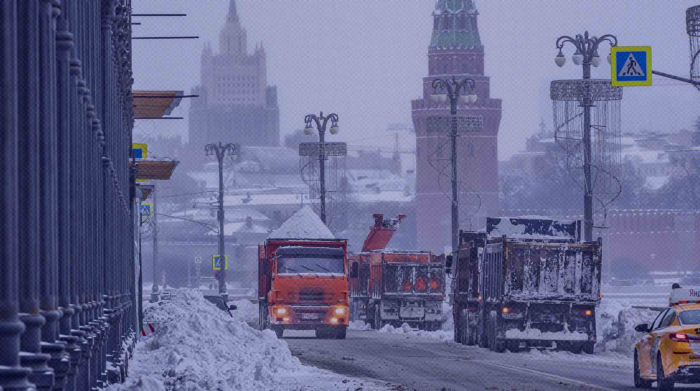 «Поваленные деревья, разбитые автомобили и масштабные отключения электричества»: аномальный снегопад обрушился на Москву и Подмосковье
