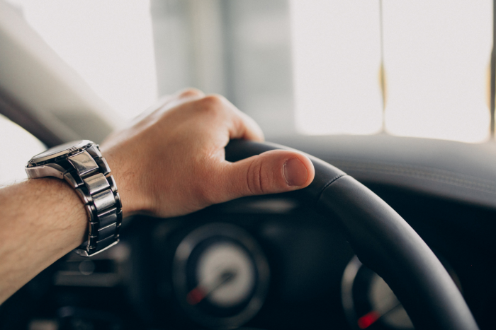 Пять новшеств для водителей в ноябре — от штрафов за ОСАГО до запрета метанола