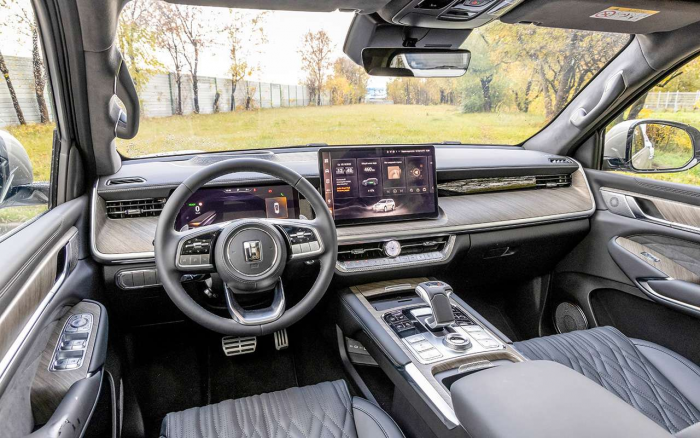 Гибридный внедорожник дешевле бензинового: на что он способен на бездорожье