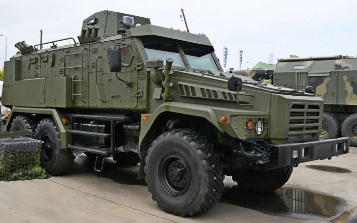 Зачем военным бронеавтомобилям нужна дополнительная ось