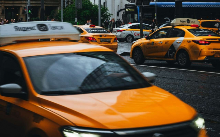 Сферу такси в России предложили серьезно реформировать: подробности