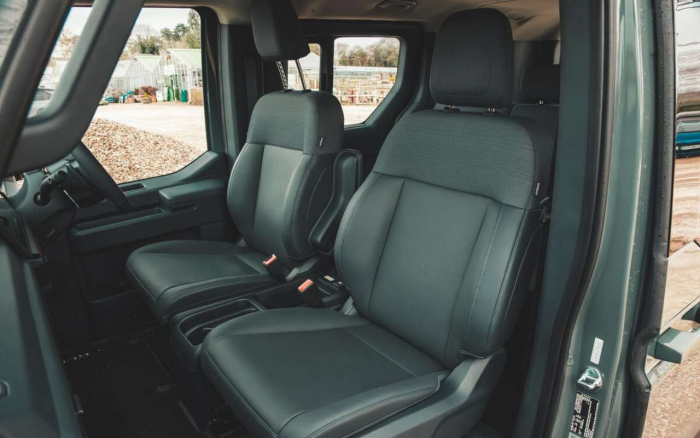 В новом Kia водитель садится не с той стороны: объясняем почему