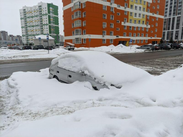 Снежное забвение. Фото барнаульских автомобилей, ставших частью зимнего пейзажа