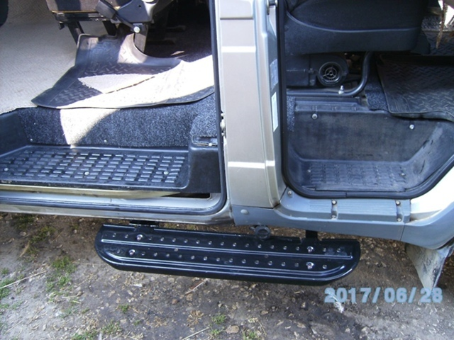 Как у "Газели" под дверью пластмассовый порожек появился