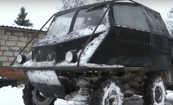 Видео: Смолянин в обычном гараже мастерит уникальные вездеходы