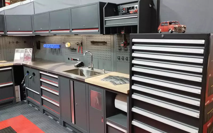 Equip Auto - 2025: горящие электромобили, гаджеты из 90-х и автомобильные масла