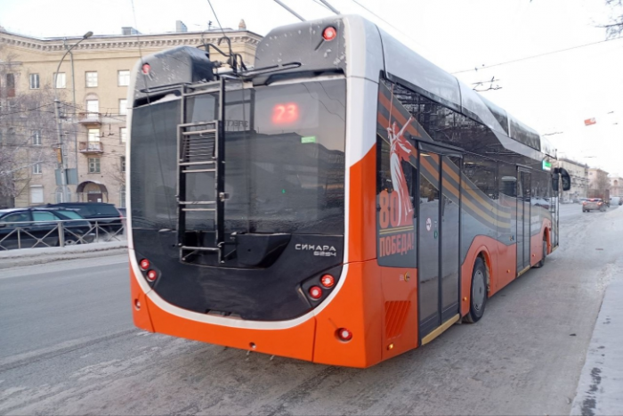 Первые новосибирцы проехали в новом троллейбусе «Синара-6254» до вокзала