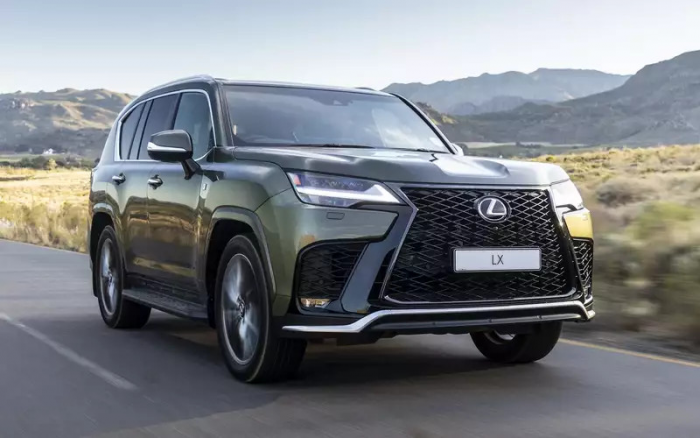 В России начались продажи люксовой версии нового Лэнд Крузера: сколько стоит?