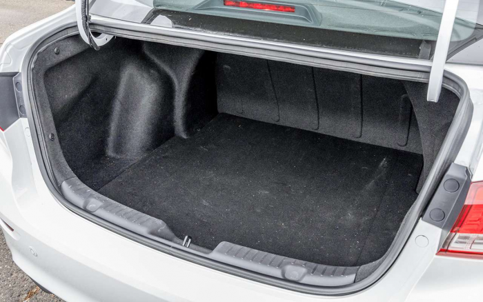 Лада Искра против конкурентов — большой тест недорогих седанов