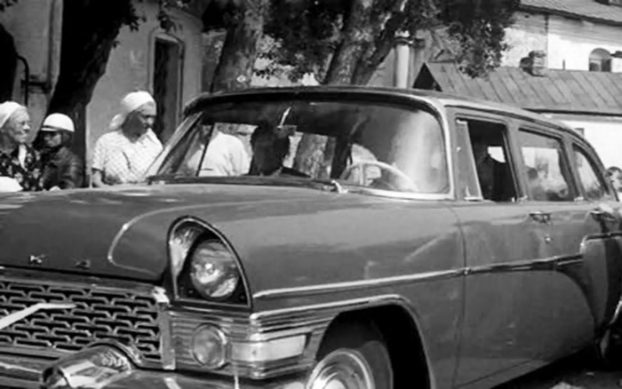 Зачем СССР скопировал американский Packard — история Чайки ГАЗ-13