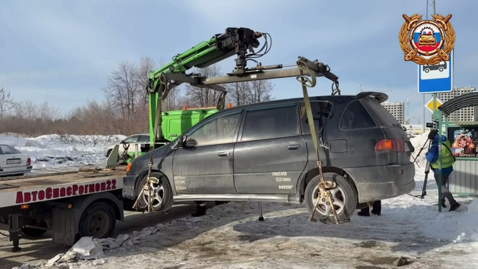 Власти Барнаула рассказали, на каких улицах убирают снег