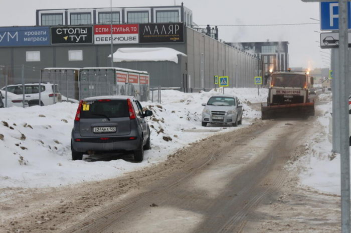 Снежное забвение. Фото барнаульских автомобилей, ставших частью зимнего пейзажа