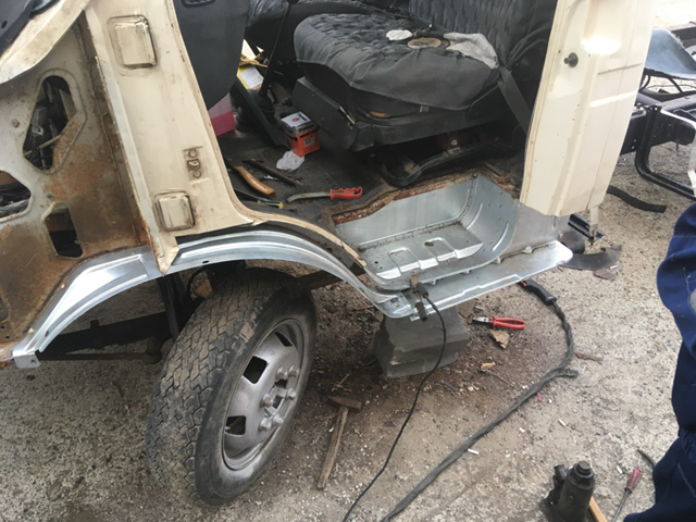 Как у "Газели" под дверью пластмассовый порожек появился