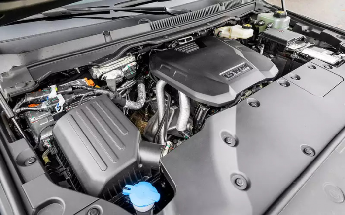 Гибридный внедорожник дешевле бензинового: на что он способен на бездорожье