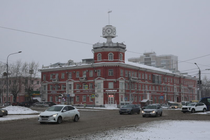 Зиму за ночь намело. Барнаул завалило "долгожданным" снегом
