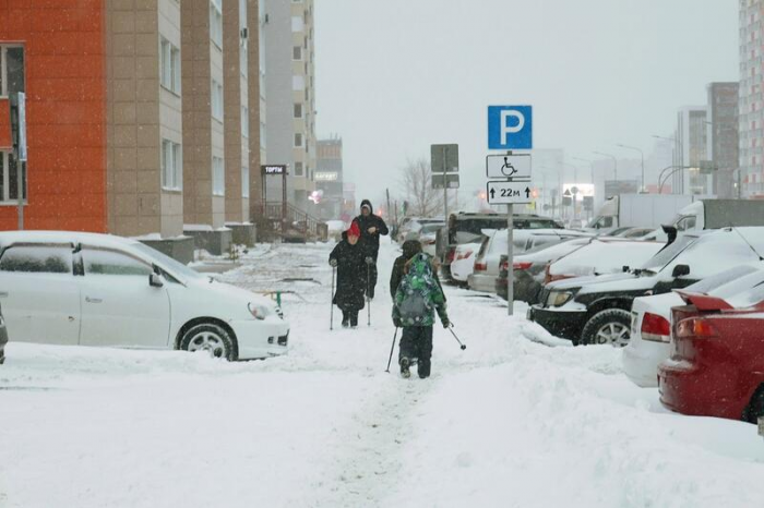 Зиму за ночь намело. Барнаул завалило "долгожданным" снегом