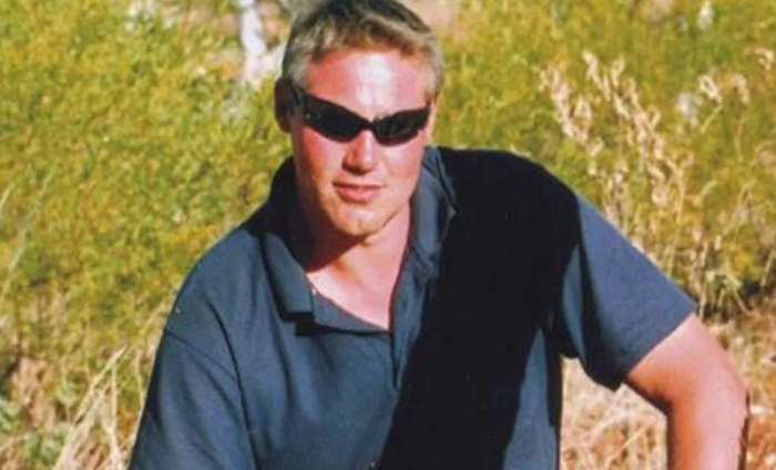 Австралиец 71 день провел посреди пустыни. Ему удалось выжить, но почему мужчине никто не верит?