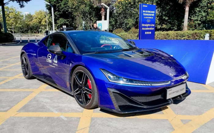 Популярный бренд привезет в Россию два добротных кроссовера и гиперкар