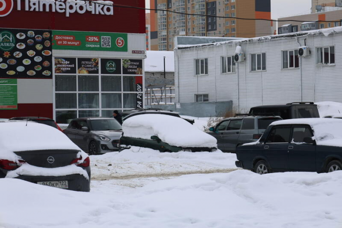 Снежное забвение. Фото барнаульских автомобилей, ставших частью зимнего пейзажа
