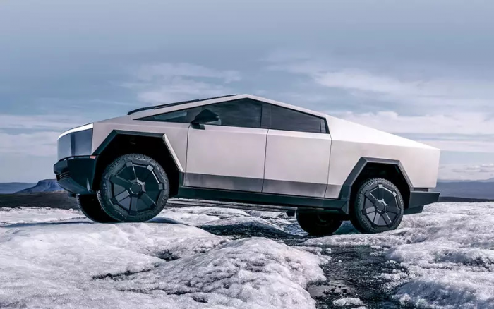 Круглый руль и сливная пробка в багажнике: чем удивил самый популярный электромобиль в мире